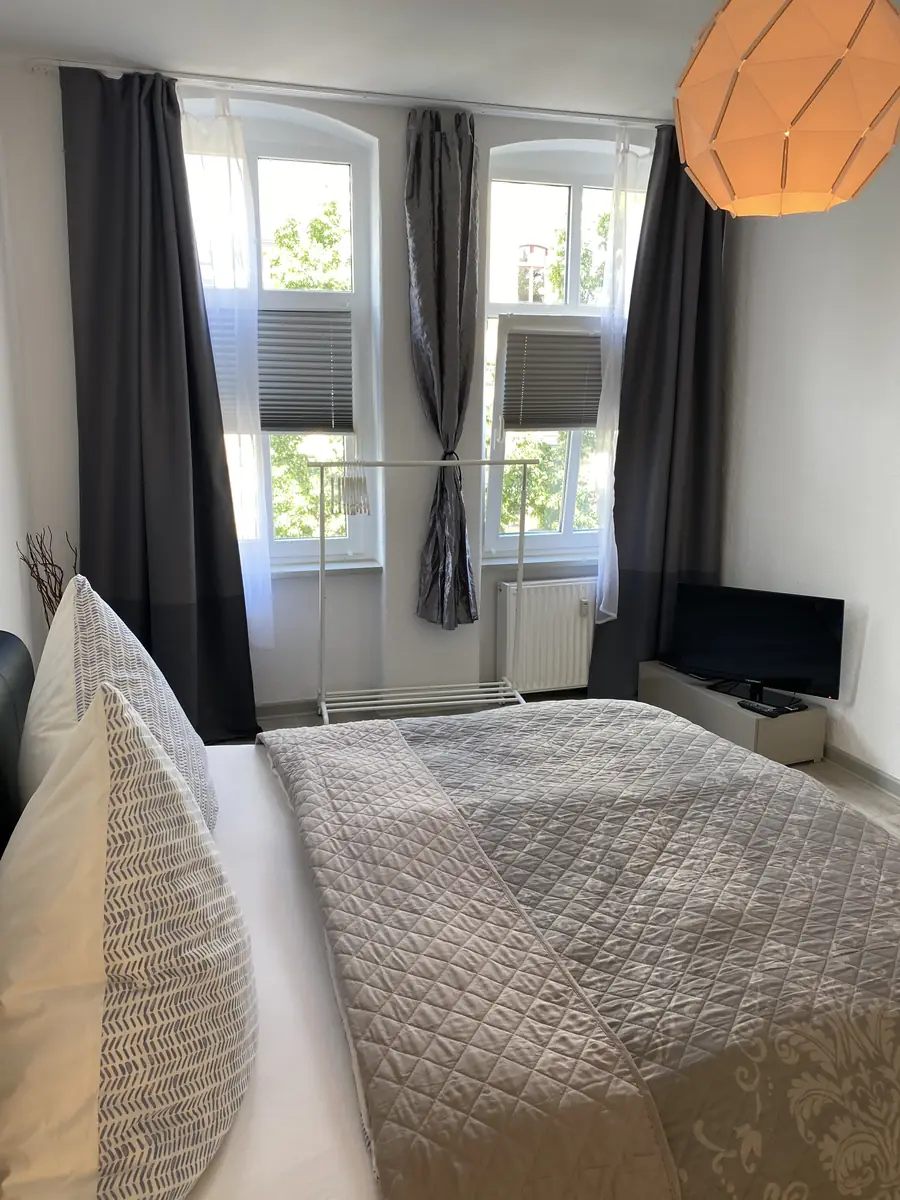 Stilvoll gestaltetes Schlafzimmer im Boutique-Stil